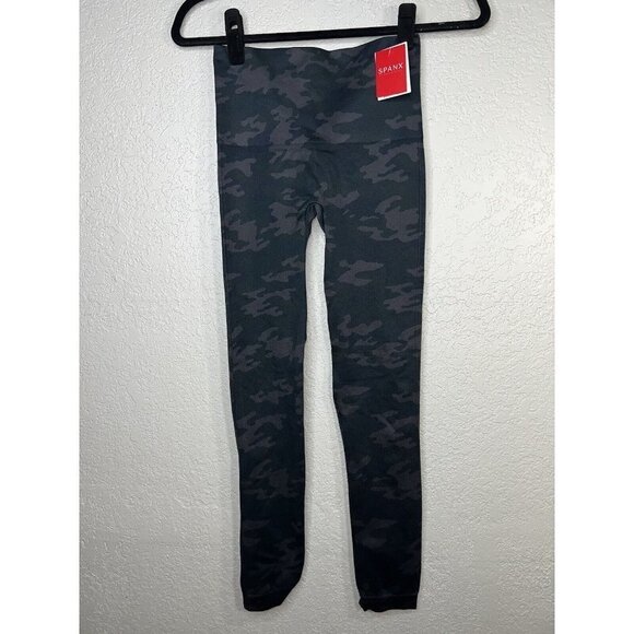 SPANX High Waist Black Camo Seamless Look-At-Me Now Leggings Small NWTS 1D - Picture 3 of 9